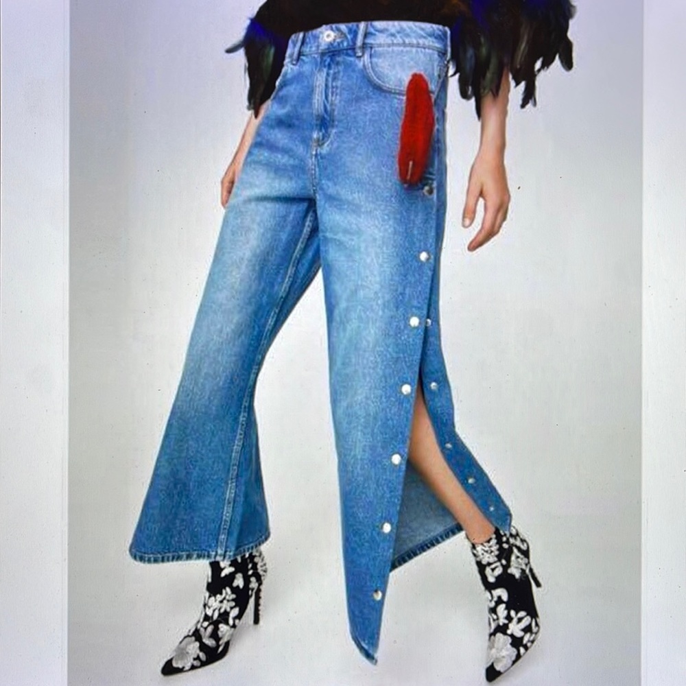 Zara Light Blue Cropped Wide-Leg Jeans with Side Snap Detail